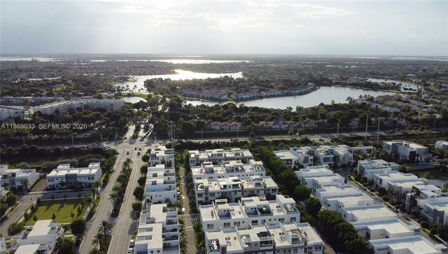 10447 NW 66th St, Doral, FL 33178