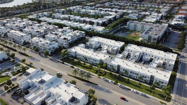 10447 NW 66th St, Doral, FL 33178