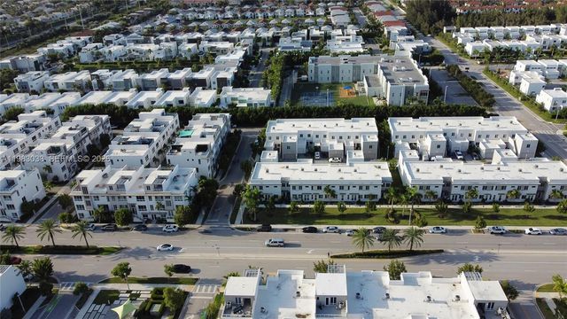 10447 NW 66th St, Doral, FL 33178