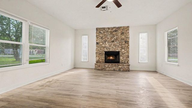 654 Ridge Drive, Crosby, TX 77532
