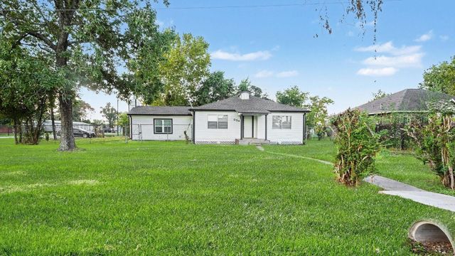 654 Ridge Drive, Crosby, TX 77532