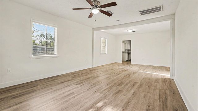 654 Ridge Drive, Crosby, TX 77532