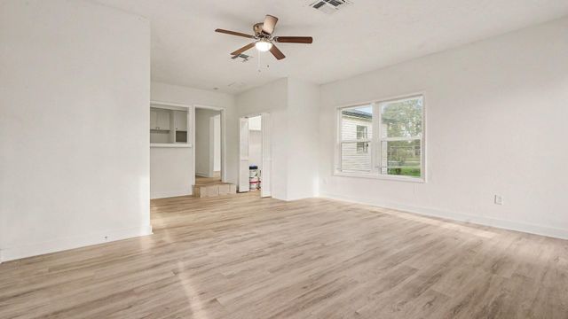 654 Ridge Drive, Crosby, TX 77532