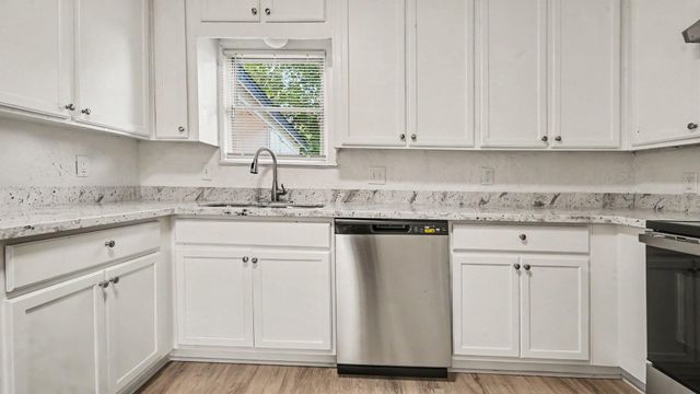654 Ridge Drive, Crosby, TX 77532