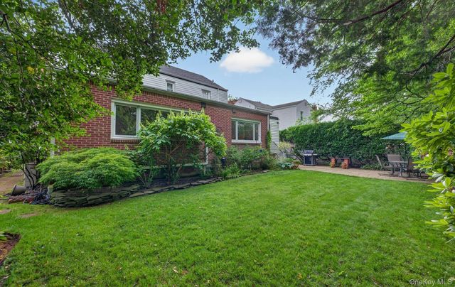 200 Canterbury Gate, Lynbrook, NY 11563