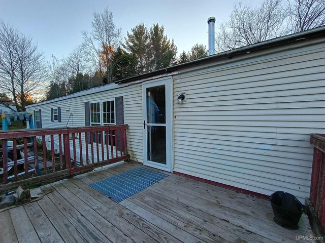 120 Town Line Road, Skandia, MI 49885