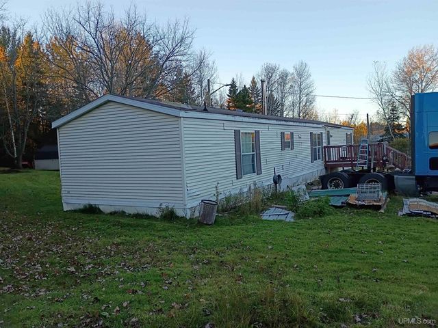 120 Town Line Road, Skandia, MI 49885