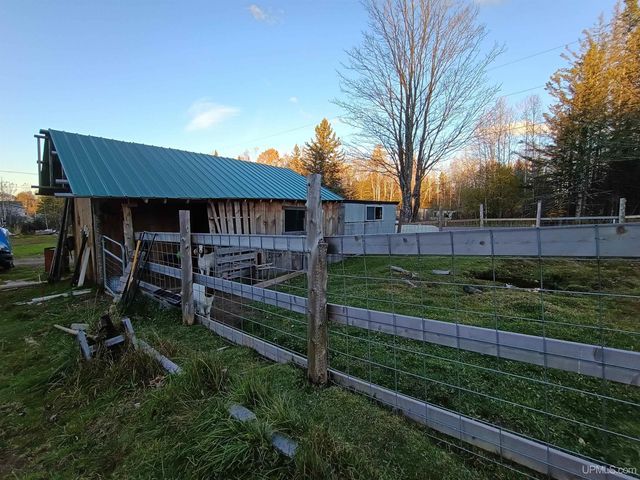 120 Town Line Road, Skandia, MI 49885