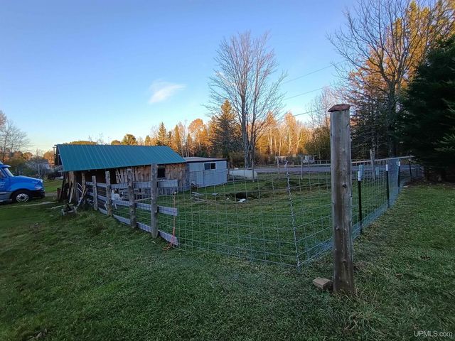 120 Town Line Road, Skandia, MI 49885