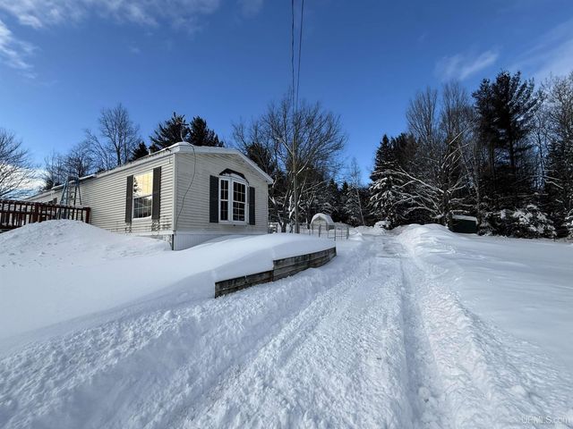 120 Town Line Road, Skandia, MI 49885