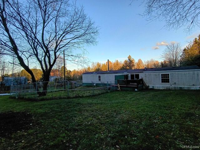 120 Town Line Road, Skandia, MI 49885