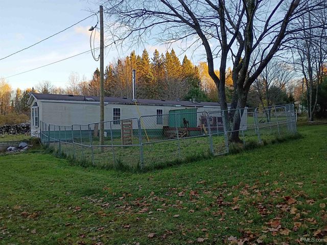 120 Town Line Road, Skandia, MI 49885