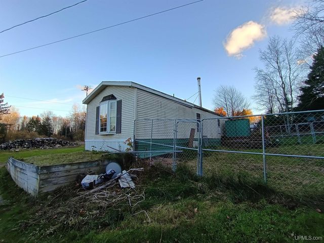 120 Town Line Road, Skandia, MI 49885