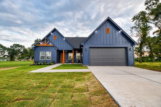 610 Austin Street, West Columbia, TX 77486