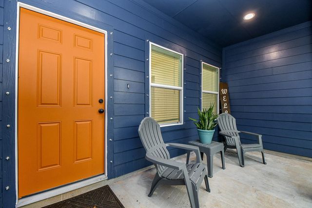 610 Austin Street, West Columbia, TX 77486