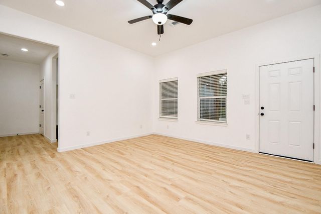 610 Austin Street, West Columbia, TX 77486