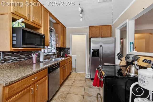 11319 Woodbine, Redford, MI 48239