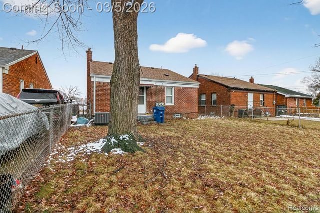 11319 Woodbine, Redford, MI 48239