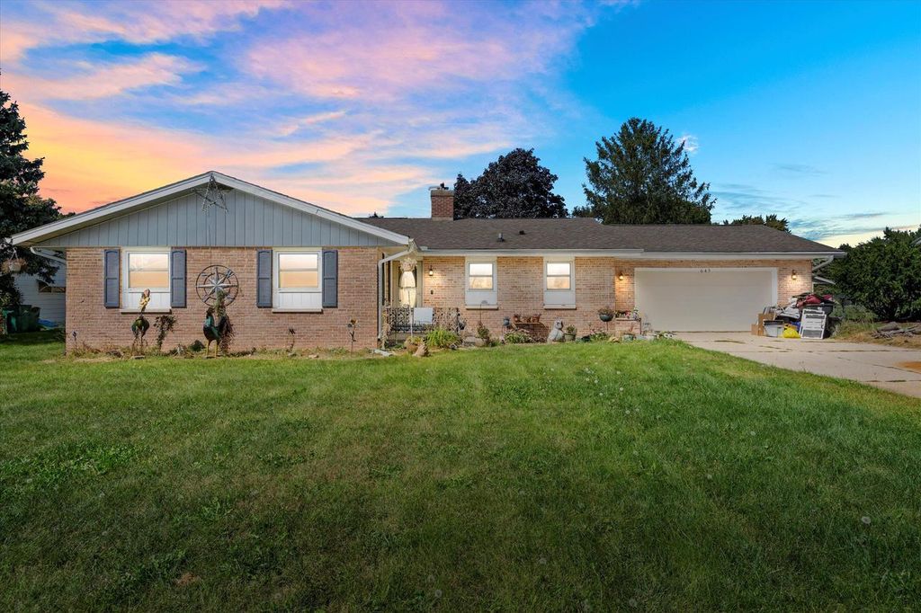 645 E Petunia LANE, Beloit, WI 53511