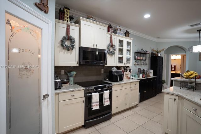 2135 NW 14th Ter, Homestead, FL 33030