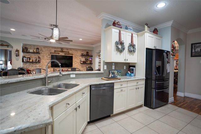 2135 NW 14th Ter, Homestead, FL 33030