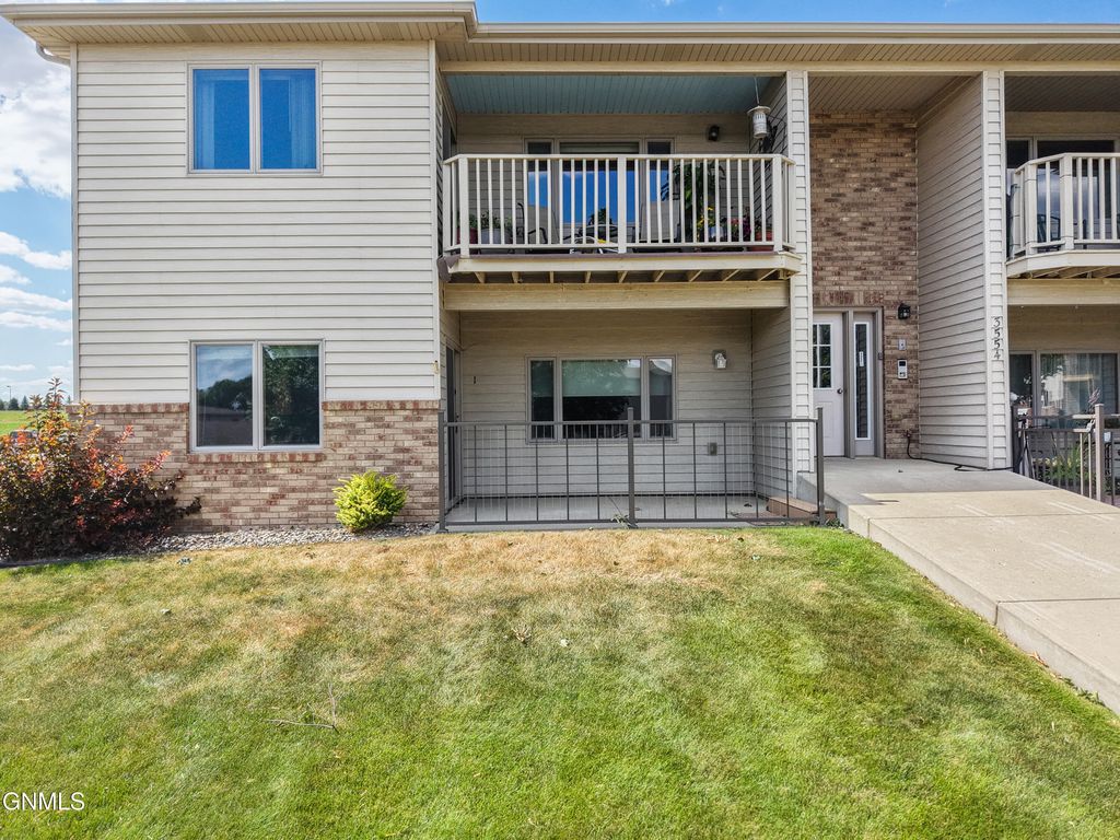 3554 19th Street, Bismarck, ND 58503 photo 2