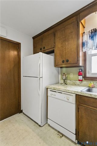 8950 Cook Dr, Hayes, VA 23072