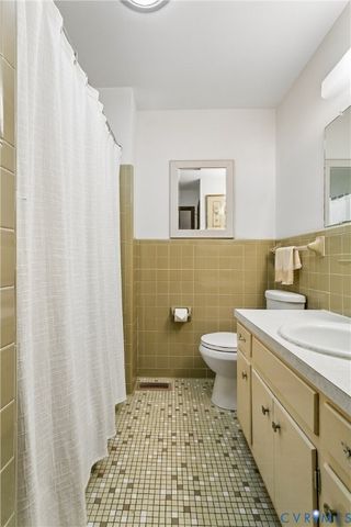 8950 Cook Dr, Hayes, VA 23072