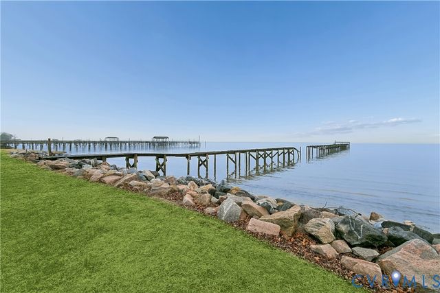 8950 Cook Dr, Hayes, VA 23072