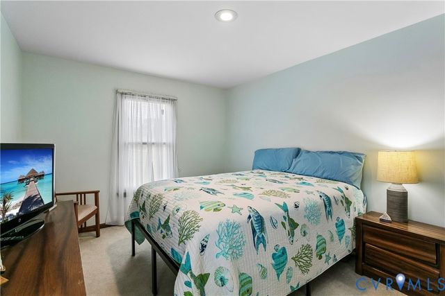 8950 Cook Dr, Hayes, VA 23072