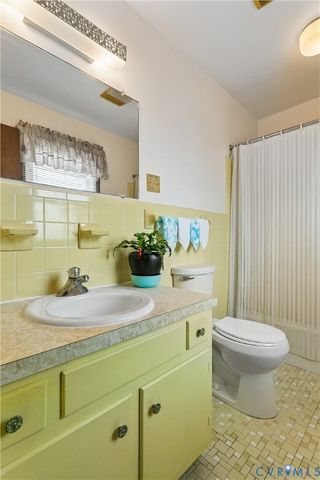 8950 Cook Dr, Hayes, VA 23072