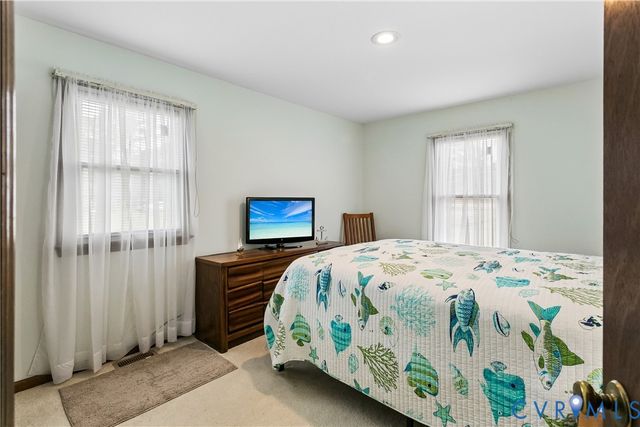 8950 Cook Dr, Hayes, VA 23072