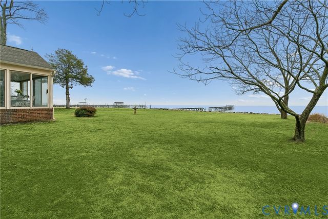 8950 Cook Dr, Hayes, VA 23072