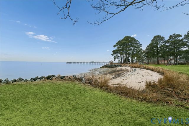 8950 Cook Dr, Hayes, VA 23072