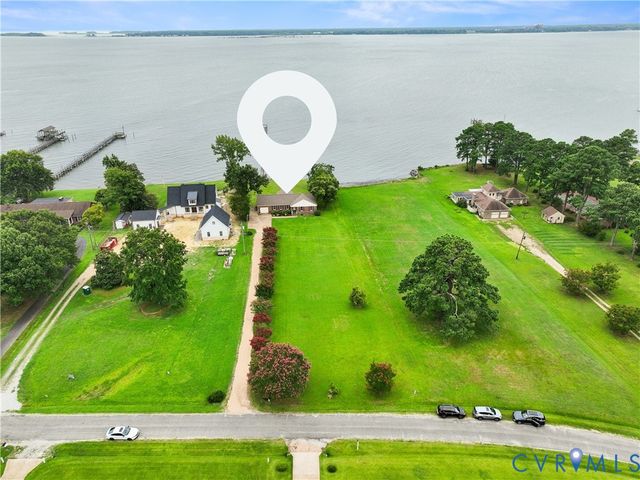 8950 Cook Dr, Hayes, VA 23072