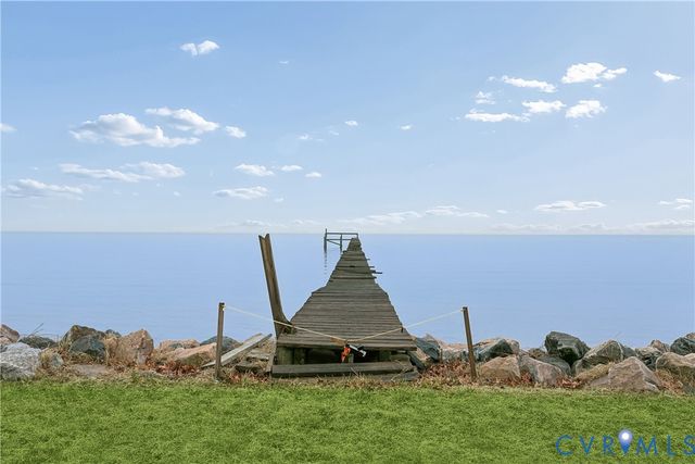 8950 Cook Dr, Hayes, VA 23072