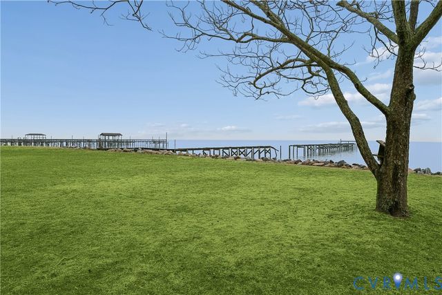 8950 Cook Dr, Hayes, VA 23072