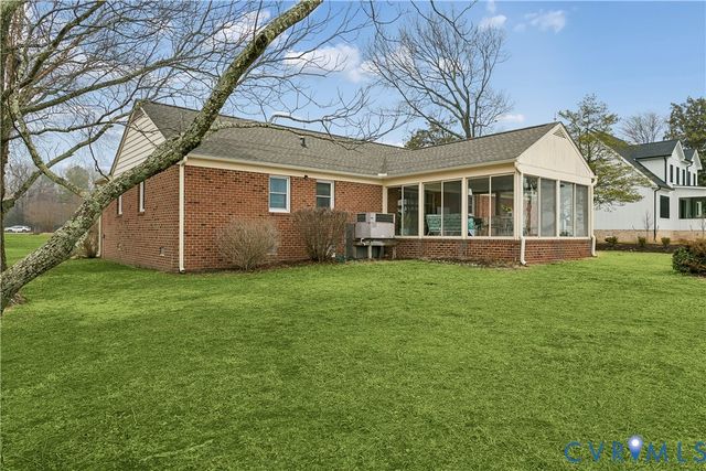 8950 Cook Dr, Hayes, VA 23072