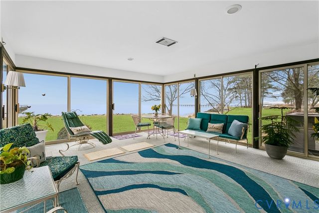 8950 Cook Dr, Hayes, VA 23072