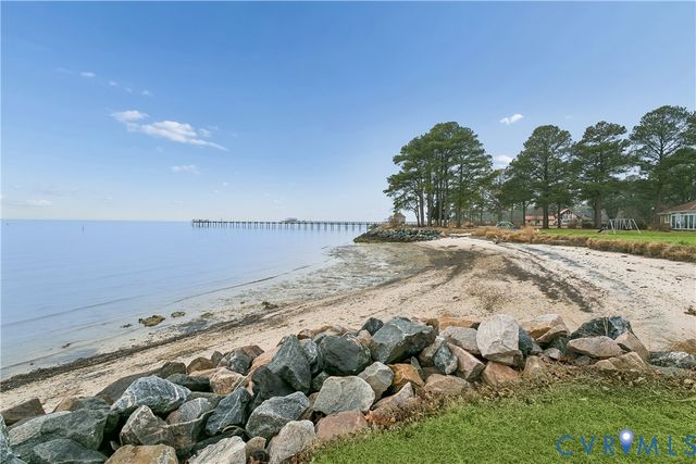 8950 Cook Dr, Hayes, VA 23072