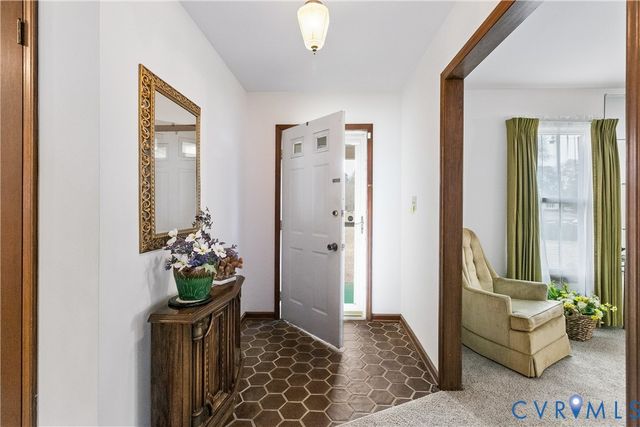 8950 Cook Dr, Hayes, VA 23072