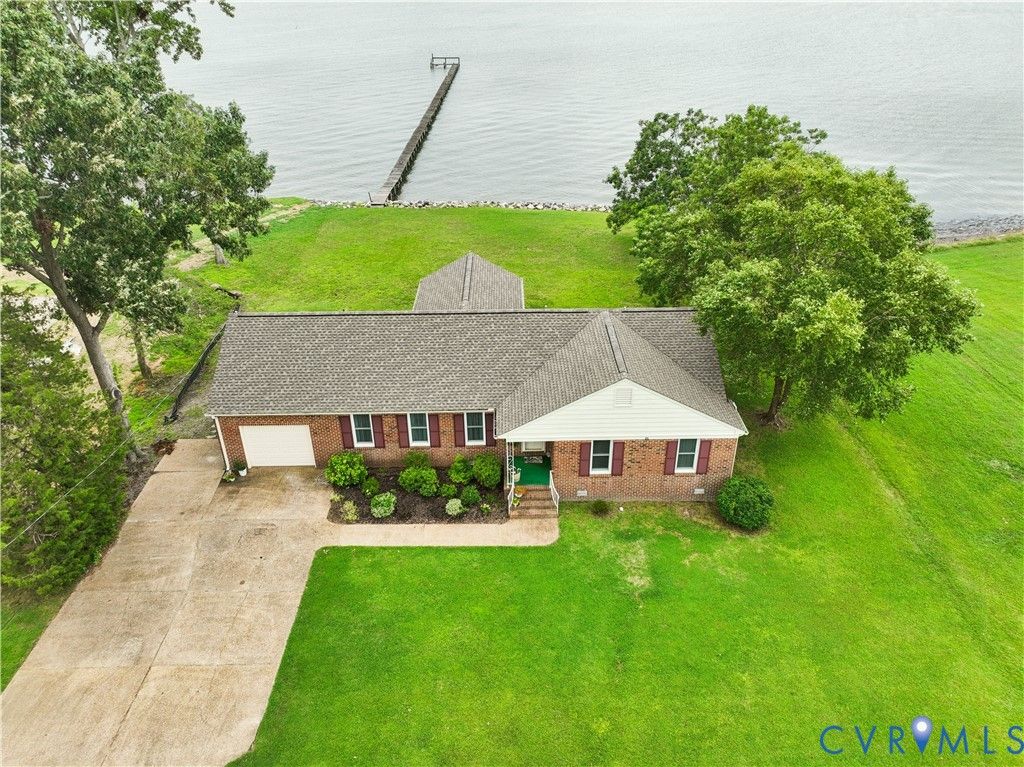 8950 Cook Dr, Hayes, VA 23072