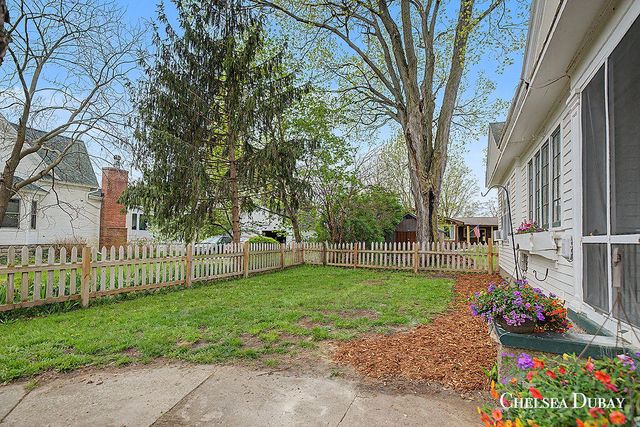 424 Lincoln Lake, Lowell, MI 49331