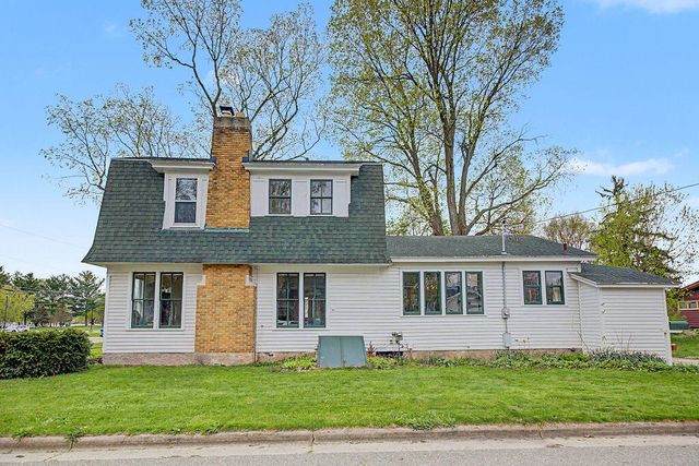 424 Lincoln Lake, Lowell, MI 49331
