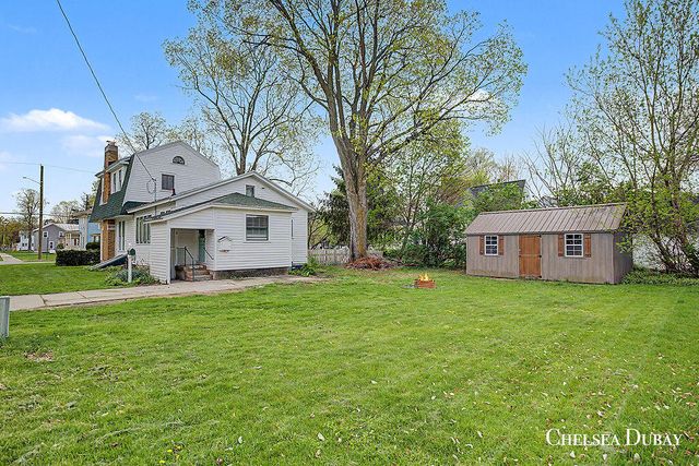 424 Lincoln Lake, Lowell, MI 49331