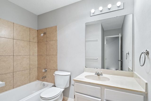 8703 Schick RD A, Austin, TX 78729