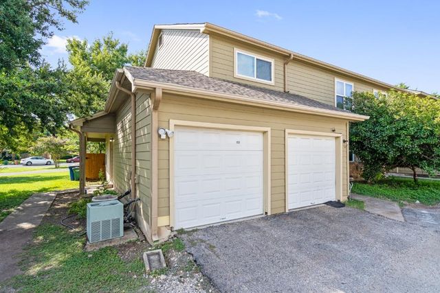 8703 Schick RD A, Austin, TX 78729