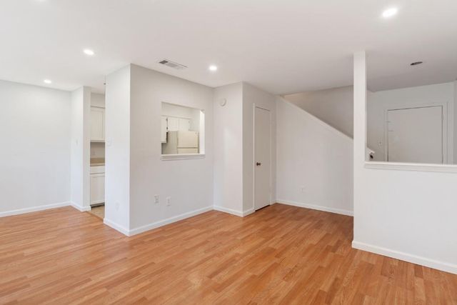 8703 Schick RD A, Austin, TX 78729