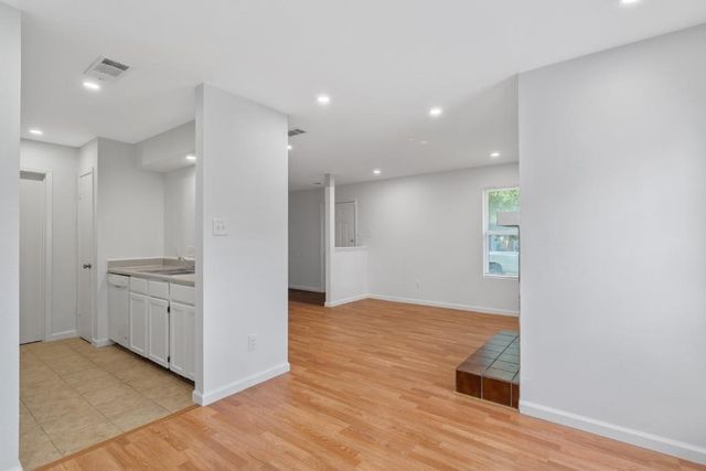 8703 Schick RD A, Austin, TX 78729