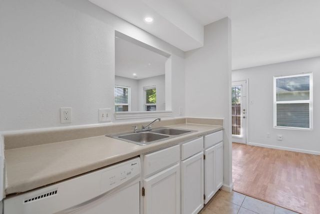 8703 Schick RD A, Austin, TX 78729